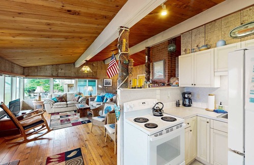 Arch Cape Cabin | Comfy oceanfront home three blocks to the beach with amazing views - dogs OK