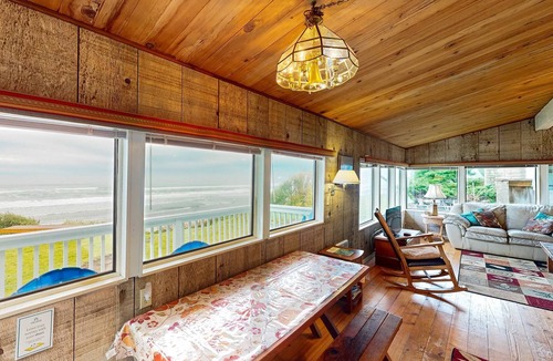 Arch Cape Cabin | Comfy oceanfront home three blocks to the beach with amazing views - dogs OK