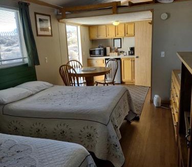 Meadview House | Comfy Vacation Rental with Wi-Fi and Kitchenette in Meadview, Arizona