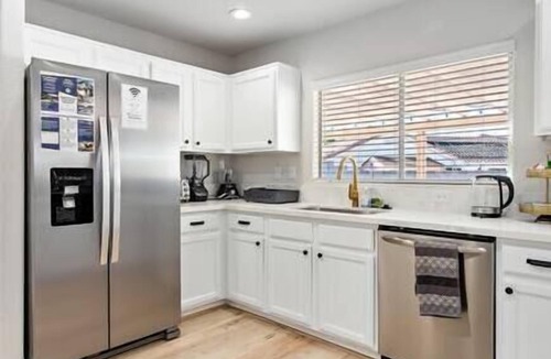 Calico Ridge House | ❤️ Companion Retreat - New 4 BR Luxury Vegas Home