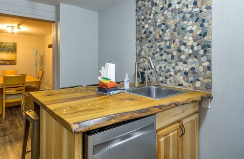 Government Camp Condo | Condo w/Pool Access < 1 Mi to Mt Hood Skibowl!