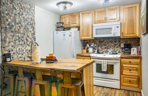 Government Camp Condo | Condo w/Pool Access < 1 Mi to Mt Hood Skibowl!