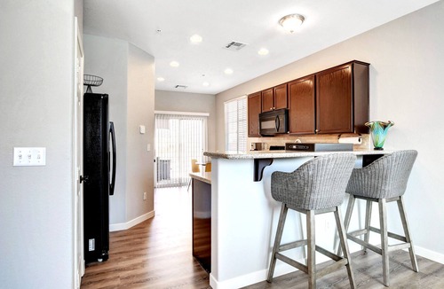 Lone Mountain Vistas House | Contemporary 3BR House Near DT Summerlin – 3 Miles