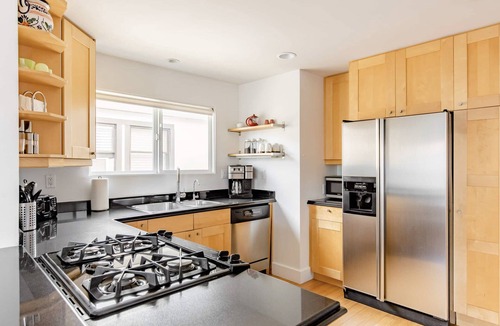 West Newport House | Contemporary Beach Getaway - Now booking Spring & Summer!