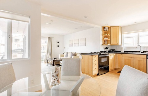 West Newport House | Contemporary Beach Getaway - Now booking Spring & Summer!