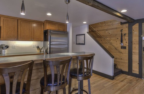Overlook Park Condo | Contemporary cabin in the heart of Sunriver w/ FREE waterpark passes included