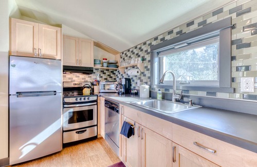 Concordia Apartment | Contemporary dog-friendly studio w/cable, WiFi, and private balcony