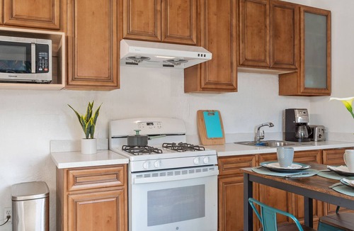 San Lorenzo House | Convenient Cozy Cottage