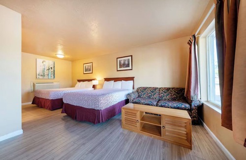 Madras Hotel | Convenient Room Near Indian Head Casino – Pet-Friendly & Free Parking