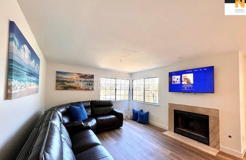 Del Rey Oaks Condo | Conveniently located Near Monterey & Carmel! 10 Minutes to Beaches.