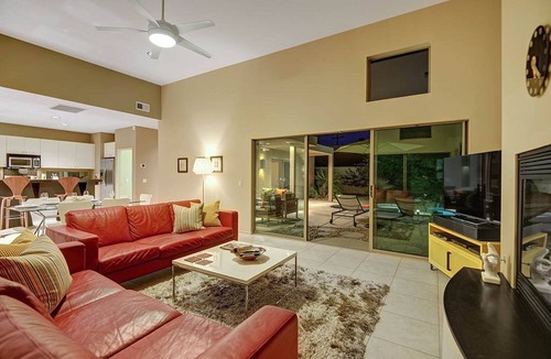 Racquet Club Estates House | Cool Modern Pool & Spa, 2 Bedroom + Private Den House.