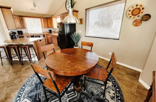 Kanab House | CopperTop Cottage, Cozy Pet-Friendly, Near Zion & Bryce