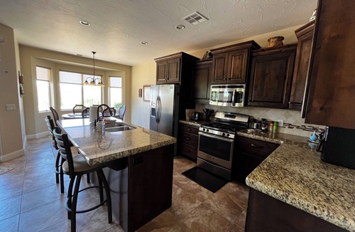 Washington House | CORAL CANYON VIEW HOME ! UP ON THE LEDGE! DOG FRIENDLY! SUMMER SPECIAL!