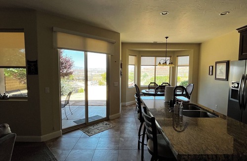 Washington House | CORAL CANYON VIEW HOME ! UP ON THE LEDGE! DOG FRIENDLY! SUMMER SPECIAL!
