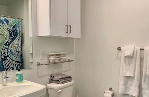 Roosevelt Apartment | Corner unit studio with natural light and premium amenities for a very comfortable quick stay.
