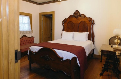 Old Town Hotel | Cosmopolitan Hotel
