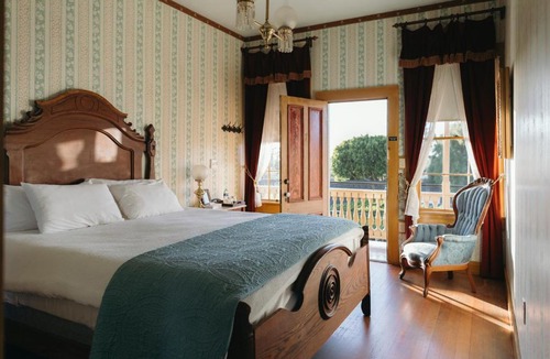 Old Town Hotel | Cosmopolitan Hotel