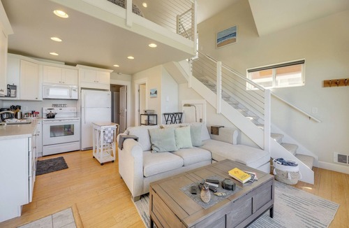 Oregon Coast Cottage | Cottage at the Beach! Dog Friendly and Free EV Charging with beach access.