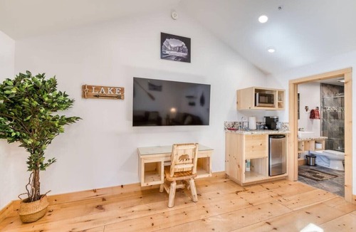 Bass Lake Ski Chalet | Cottage Like Suite w/Private Hot Tub
