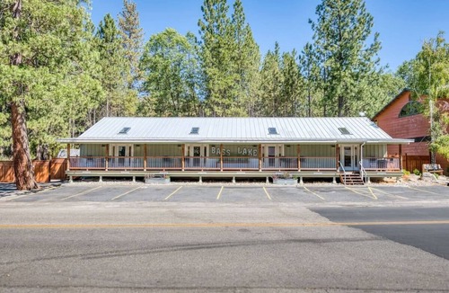 Bass Lake Ski Chalet | Cottage Like Suite w/Private Hot Tub