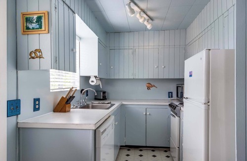 Gleneden Beach House | Cottage near the beach perfect for a couple with deck grill and fireplace