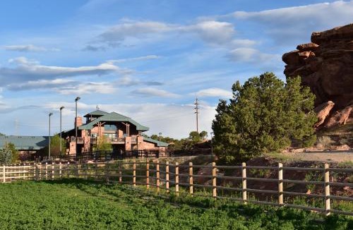 Torrey Hotel | Cougar Ridge Resort
