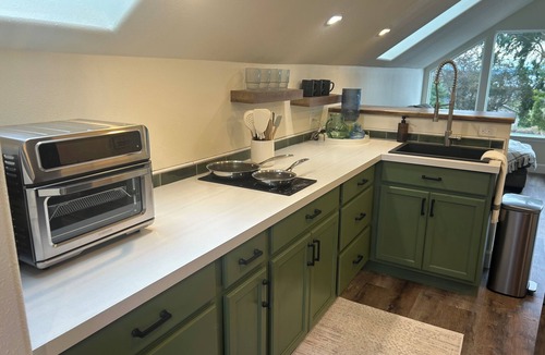 Oak Harbor House | Coupeville 1-bdrm studio with AC, private, amazing views of Penn Cove, Cascades
