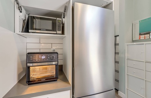 Lawton Park House | Couple’s Base Near Lumen Field & Discovery Park