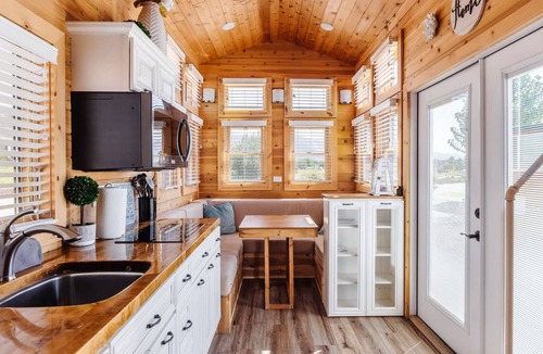Apple Valley House | Couples’ Escape Near Zion | Pet Friendly