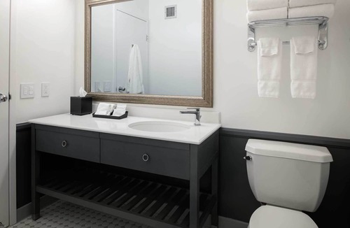 Cow Hollow Hotel | Coventry Motor Inn