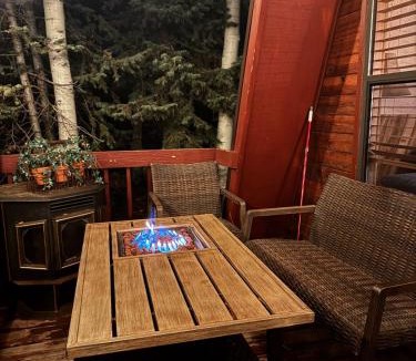Meadow View Heights House | Covered Hot Tub Getaway Sleeps 9