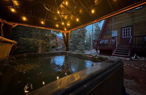 Meadow View Heights House | Covered Hot Tub Getaway Sleeps 9
