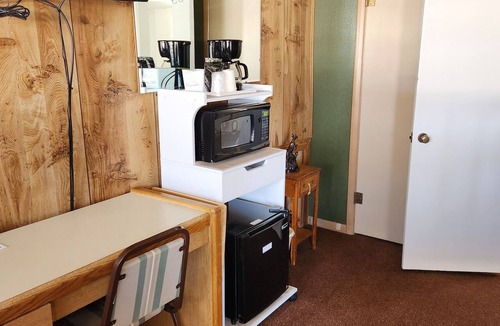 Escalante Hotel | Cowboy Country Inn - King Room