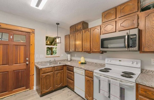 La Center Cottage | Cowpoke Cottage just 2 miles from Ilani Casino