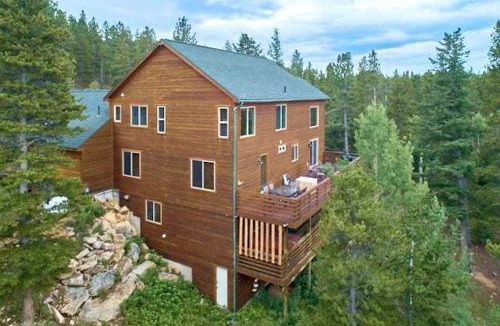 Black Hawk House | Coyote Cottage Retreat Hot Tub Deck Mtn Views