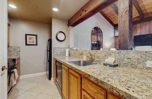 South Lake Tahoe Condo | Cozie home with a stone fireplace near Ski Run Marina - new mini split ac