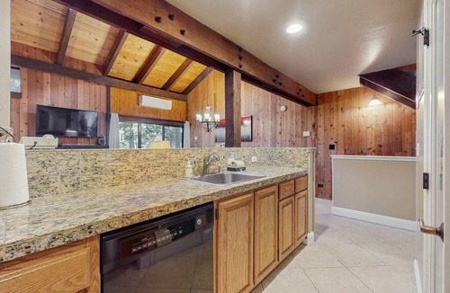 South Lake Tahoe Condo | Cozie home with a stone fireplace near Ski Run Marina - new mini split ac