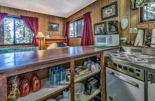 Zephyr Cove Ski Chalet | Cozy 1-Bedroom 4 plex Chalet with Fireplace & Kitchenette. NO PETS.