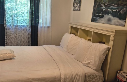 North Beacon Hill Apartment | Cozy 1-bedroom apartment in welcoming Seattle with AC.