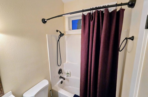 Meadow Glade Apartment | Cozy 1-bedroom cottage with private entrance in charming Battle Ground