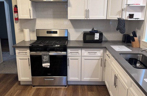 Upper Telegraph Condo | Cozy 1-bedroom condo in enchanting Oakland with AC