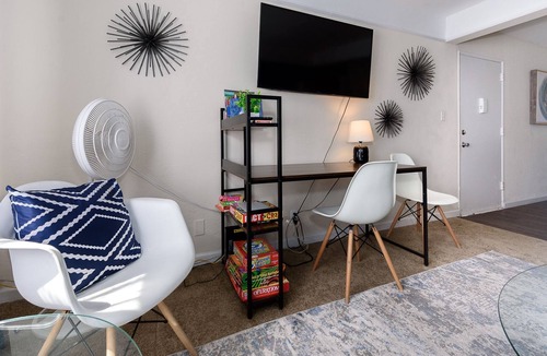 Bay Park Apartment | Cozy 1BR 15min to Mission Beach SeaWorld Pool+Gym