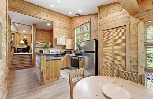 Sundance Cottage | COZY 2 BEDROOM - 2 KING BEDS, FIREPLACE- SUNDANCE COTTAGE