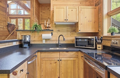 Sundance Cottage | COZY 2 BEDROOM - 2 KING BEDS, FIREPLACE- SUNDANCE COTTAGE
