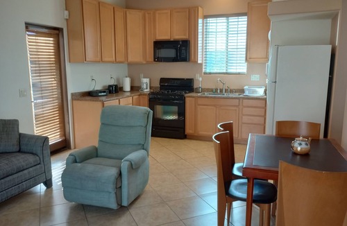 Thousand Palms House | Cozy 2-bedroom guesthouse in fabulous Thousand Palms with AC, WiFi