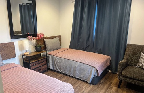 Palms House | Cozy 2-bedroom house in lovely Los Angeles with AC