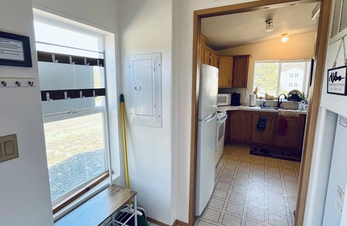 Westport House | Cozy 2-bedroom house in Westport, 5 minute walk to beach