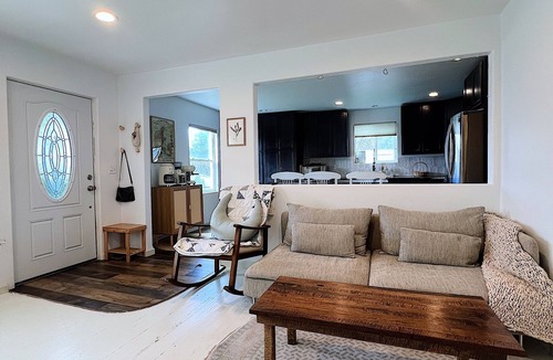 Milton-Freewater House | Cozy 2-bedroom house with AC and river view in quiet Milton-Freewater
