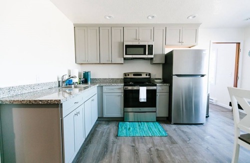 Crescent City Condo | Cozy 2 Bedroom with Full Kitchen One Block from the Ocean!