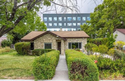 West University House | Cozy 2BR Home Near UNR with Large Deck & Parking